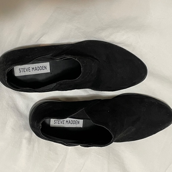 Steve Madden Black Faux Suede Booties Size 38 - Picture 2 of 5